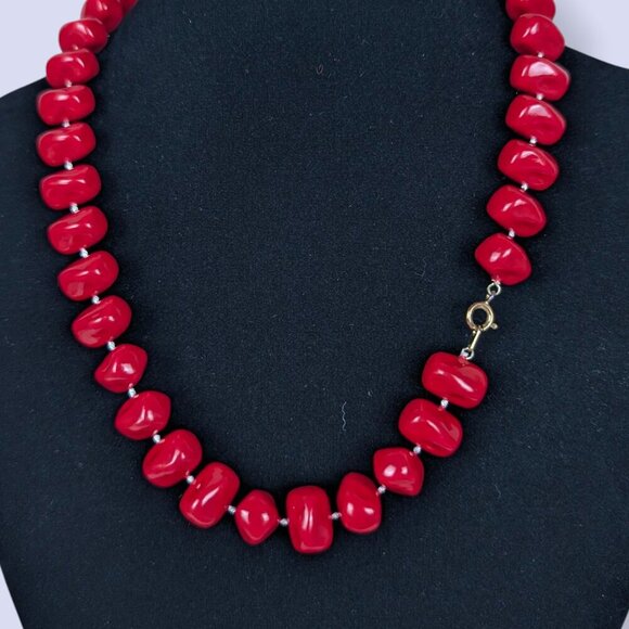(2/$20) V. Molded Lucite Beaded Necklace - Picture 4 of 5